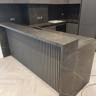 Монтаж широкоформатного керамогранита МАКСИ формата 1,5м * 3м в Новосибирске 