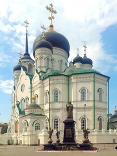Церкви, памятники
