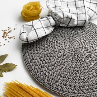 Вязаный декор