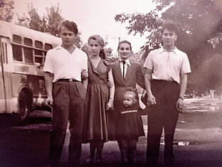 Жизнь советских людей в фотографиях 40-80х годов прошлого века. Семейное.