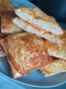 Выпечка из слоёного теста