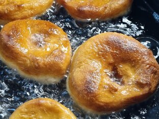Зая кулинарит
