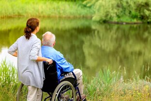 Уход за стариками