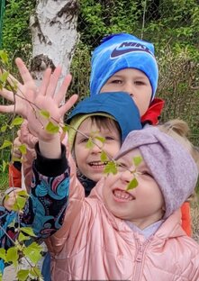 Детство - это миг и прожить его надо так, чтобы оставить свой  отпечаток!