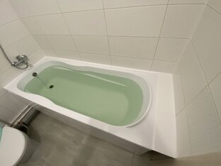 Уголок на ванну