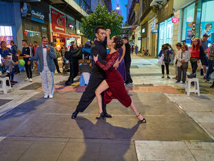 Уличное танго