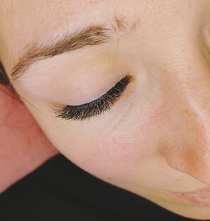 Объемное наращивание ресниц