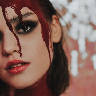 PH: BACKSTAGE 