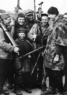 Более 1200 фото юных Героев.