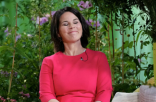 Анналена Бербок - самая известная батутистка мира и самый никчемный министр ФРГ