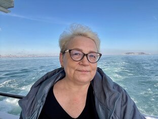 А поговорить?!