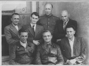 Работники оборонной промышленности