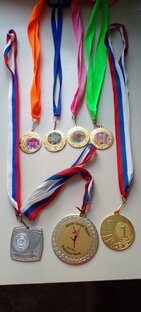Есть ещё 3 медали 