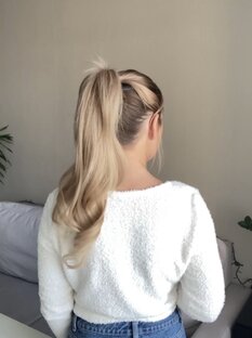 Хвост на средние и длинные волосы