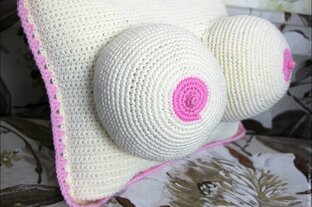 Коллекция подушек-стоячие груди!!! 😜😉😉😉