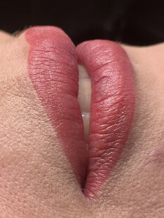 Процесс перманентного макияжа.