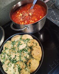 Борщ с пампушками