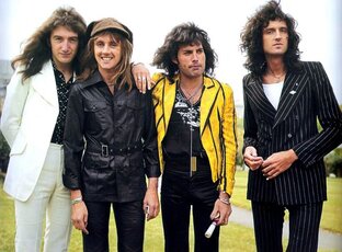 Queen in Japan 