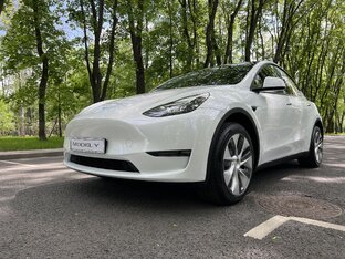 Tesla Model Y 090623