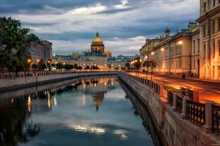 На машине в САНКТ-ПЕТЕРБУРГ 2023