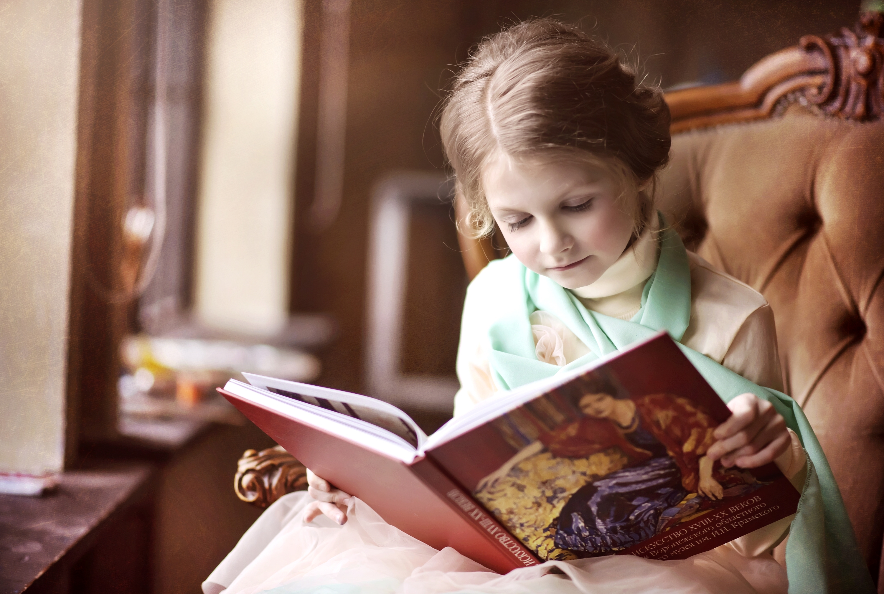 Сегодня я буду читать. Книга для девочек. Дети за чтением. Девочка с книжкой. Ребенок с книгой в руках.