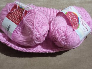 Розовый свитер