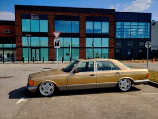 W126