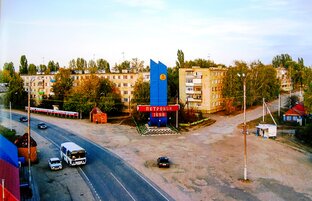 По главным улицам Петровска.