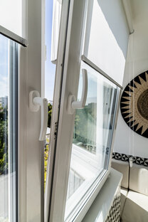 Рулонные шторы на створку окна