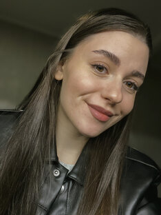 Лицо 👩🏻