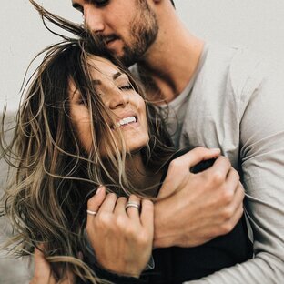 Муз и авторка