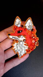 Броши из бисера и кристаллов.