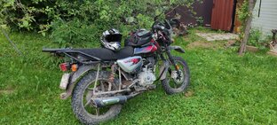 Мотоцикл в деревне