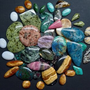 Натуральные камни.