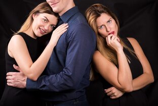 Измены в отношениях.