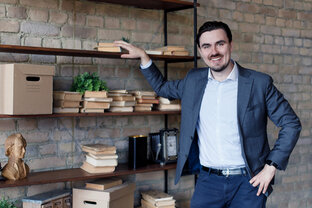 Истории известных людей и героев кино