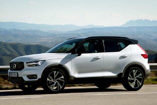 Обзор нового кроссовера Volvo XC40 2023