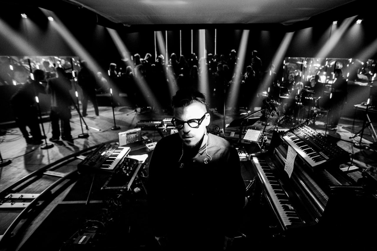 Лабс антон беляевым. Lab с антоном беляевым агутин. Лаборатория музыки с антоном беляевым. Студия lab антона беляева. Антон беляев шоу lab.