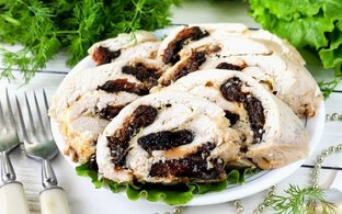 Куриный рулет с черносливом