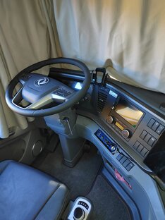 Едут друзья