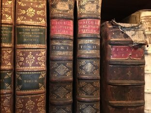 Книжная полка