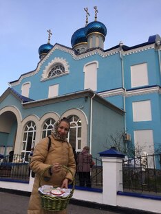 Природа нежным трепетом полна... И птицы вьются в синеве небес... И ветер шепчет