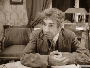 "... А крестьянин - тот в политике силён"..