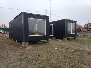 Чёрный мини дом 7х3 две комнаты