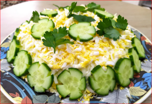 100+ салатов на каждый день и праздники