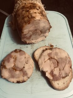 Рулет из курицы и свинины.