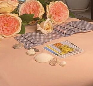 Таро: статьи про отношения и о карьере