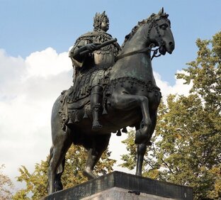 Памятники Петербурга