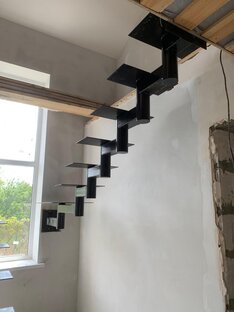 Лестница со ступенями из ясеня