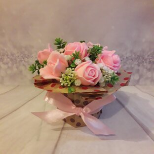 Нежные розы в подарок маме